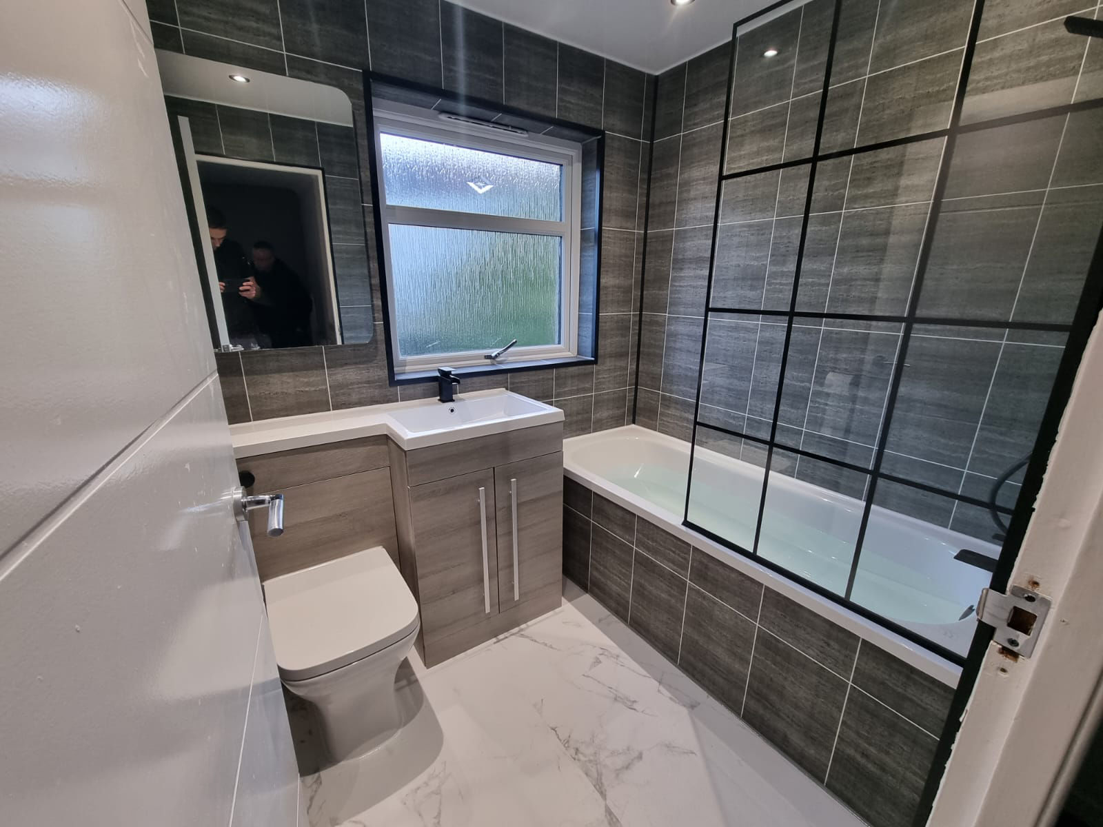 Wet Wall bathroom installed in Glasgow 2
